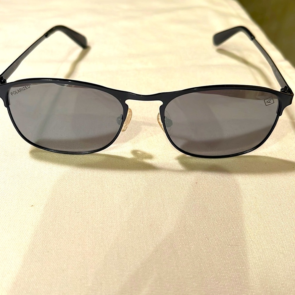 SPERRY WHITE CAP POLARIZED 55 17 137 navy thin metal frame brow- line design